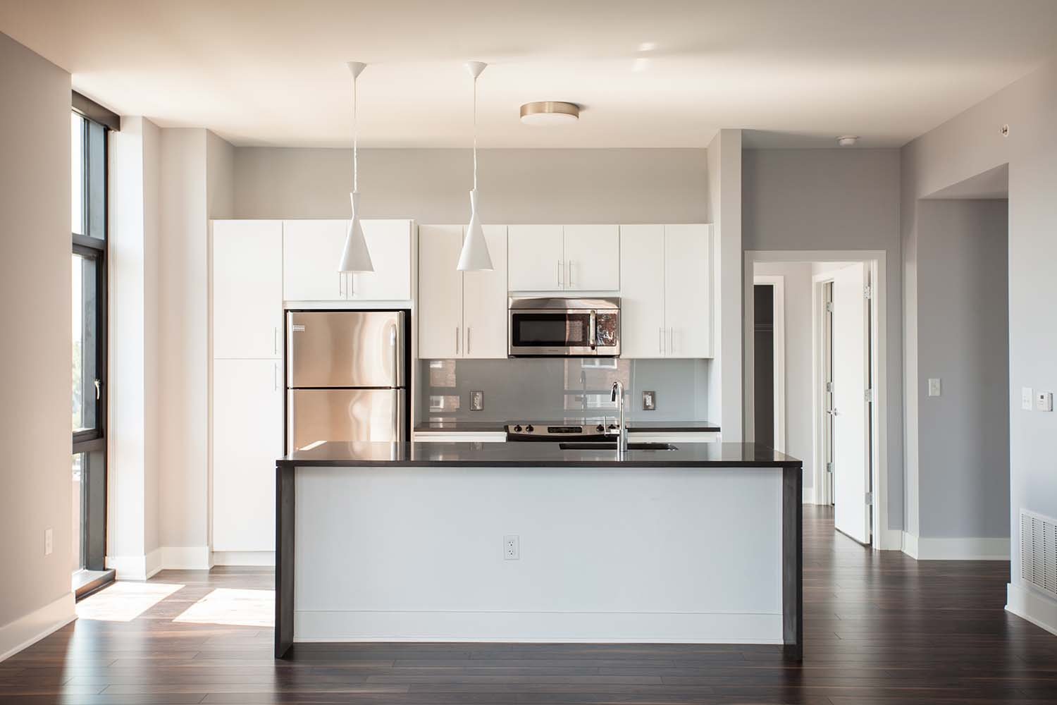 International-611-Kitchen-02